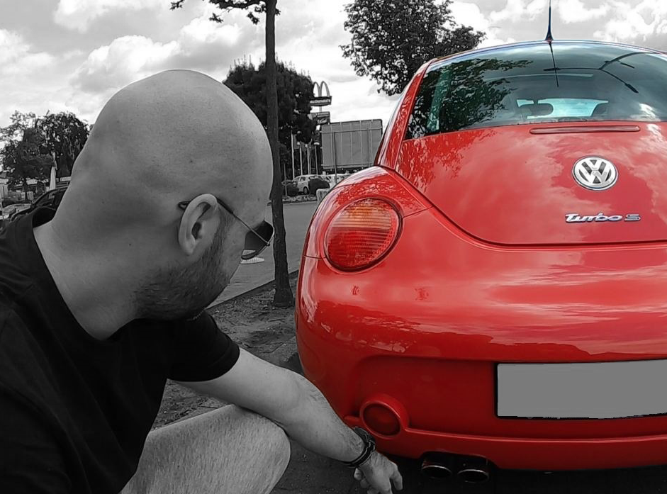 Junior com o VW Beetle